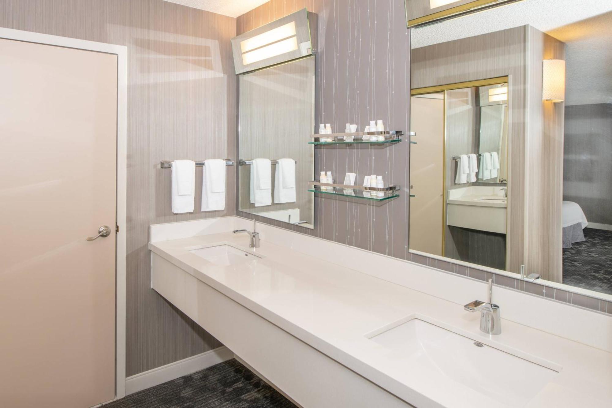 Courtyard By Marriott Oakland Airport Hotel Ngoại thất bức ảnh