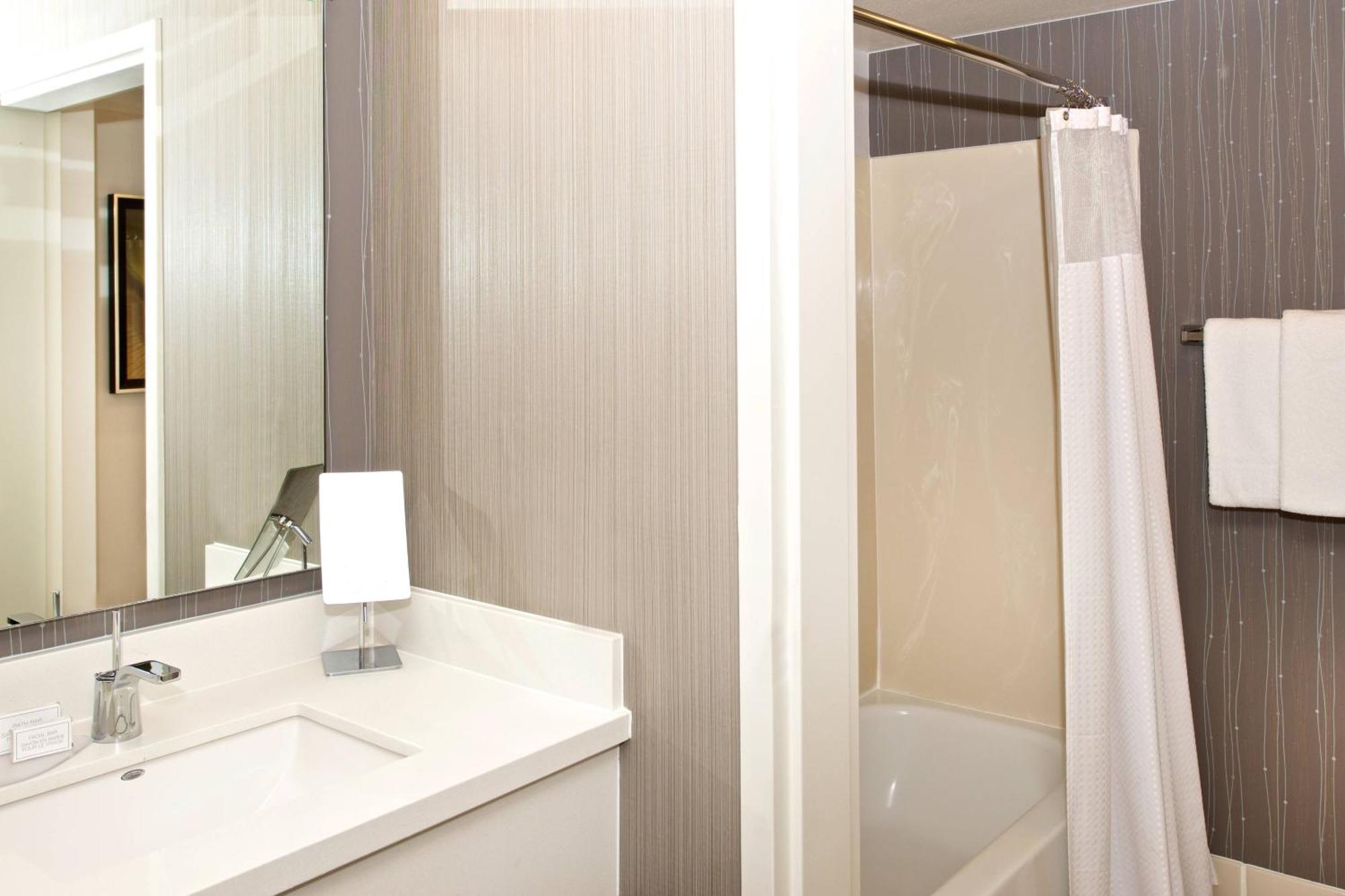 Courtyard By Marriott Oakland Airport Hotel Ngoại thất bức ảnh
