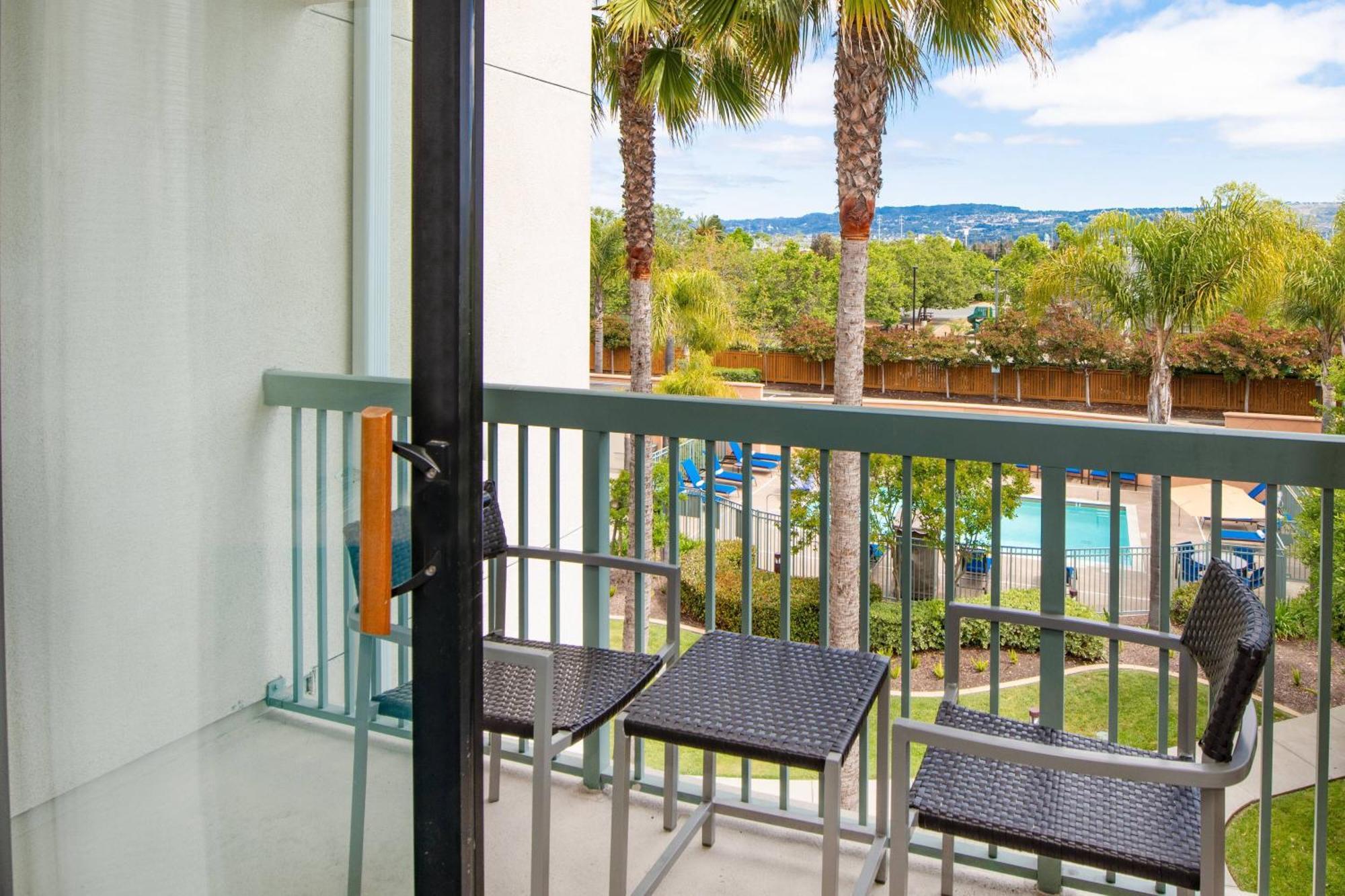 Courtyard By Marriott Oakland Airport Hotel Ngoại thất bức ảnh