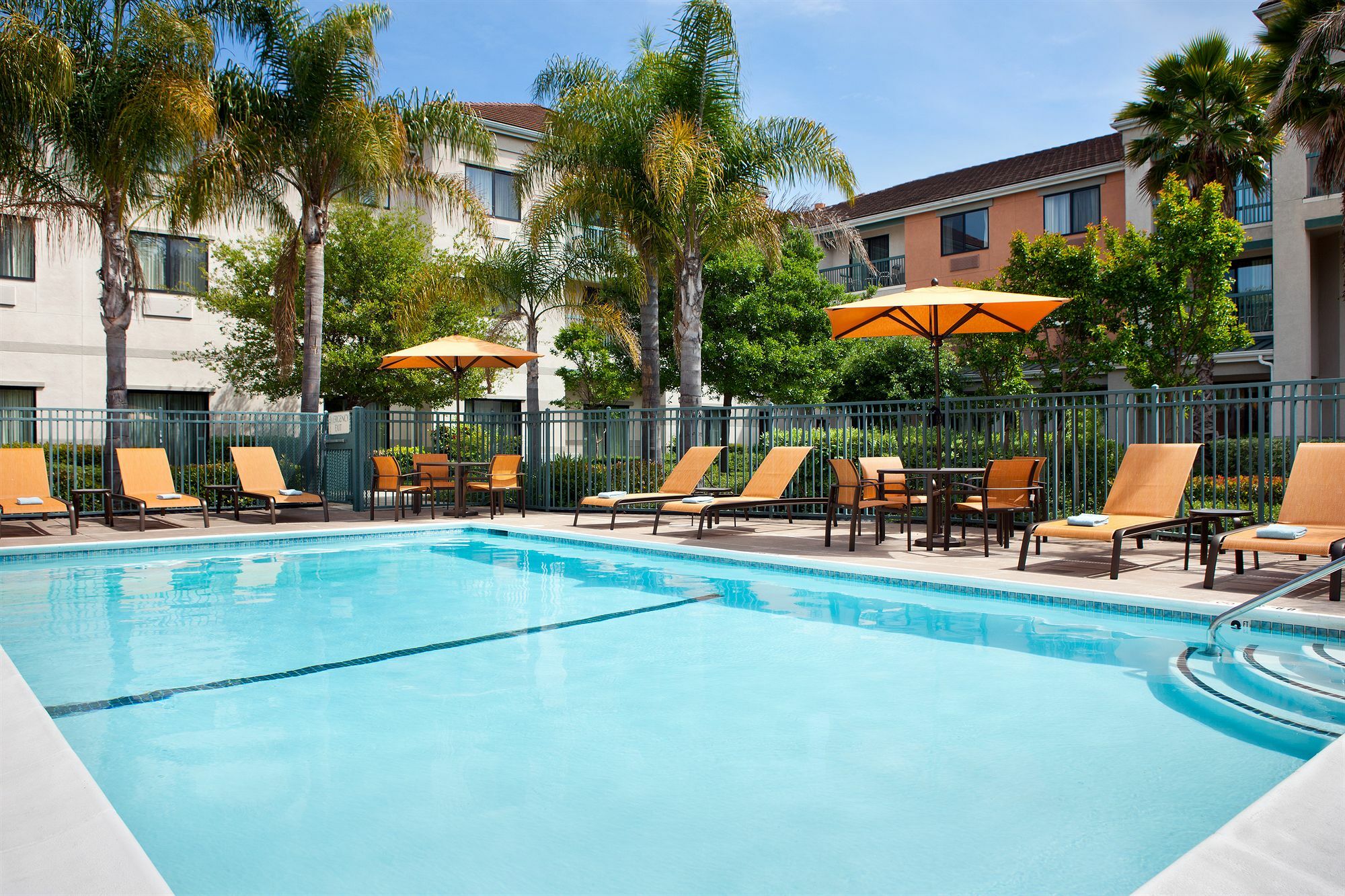 Courtyard By Marriott Oakland Airport Hotel Ngoại thất bức ảnh